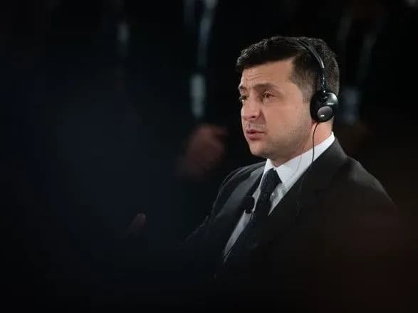 Зеленський про поширення коронавірусу: нам терміново потрібні 500 карет „швидкої“ допомоги