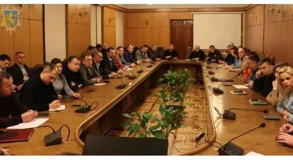 Во Львовской области власти рекомендовали запретить собрания более чем 10 человек