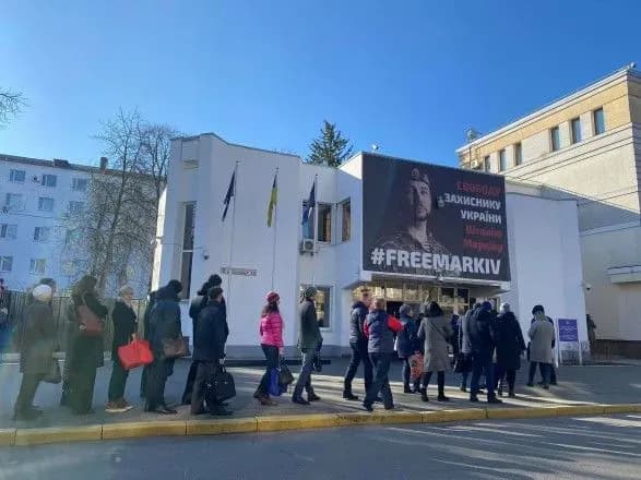 Протидія коронавірусу: на вході до МВС черги на вимірювання температури