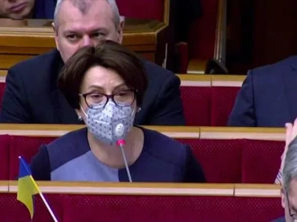Пандемія коронавірусу: нардепи прийшли до Ради у масках