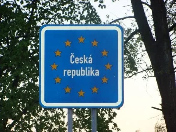 Посольство України у Празі спростувало інформацію про евакуацію українців автобусом