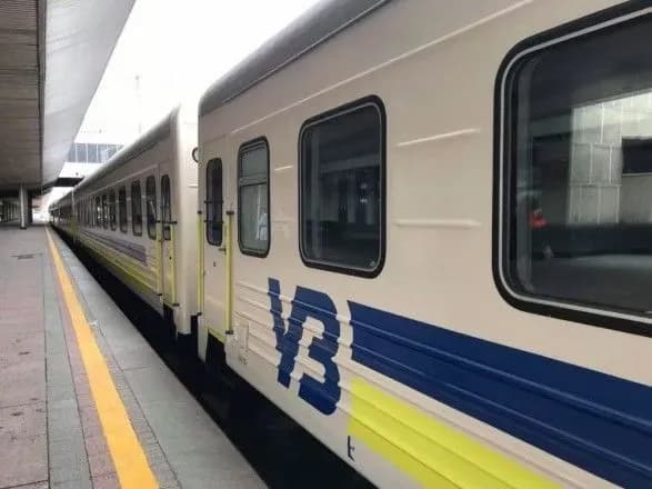 Поки країна на карантині: в УЗ мільйонні тендери віддають компанії-одноденці