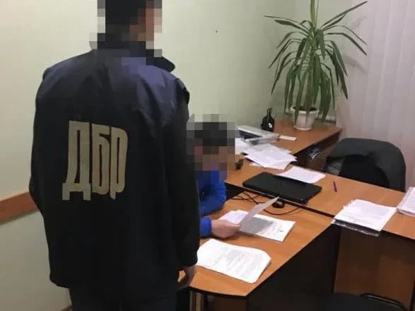 ДБР підозрює поліцейських у катуванні незаконно затриманого чоловіка