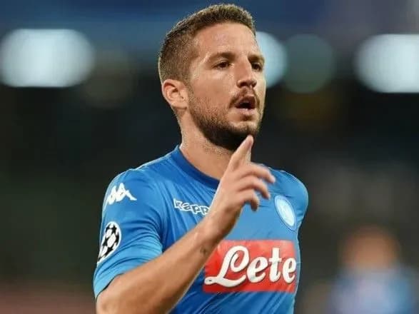 Карантин: Мертенс показал, как выполняет физические упражнения с вином