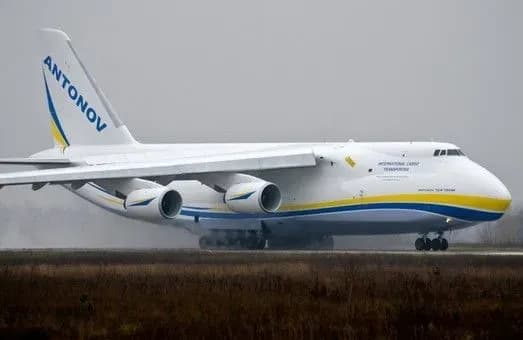 Чехія орендувала український "Руслан", щоб доставити з Китаю тести і маски