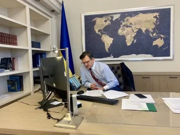Кулеба у розмові з главою МЗС Данії закликав не дати РФ маніпулювати пандемією для зняття санкцій