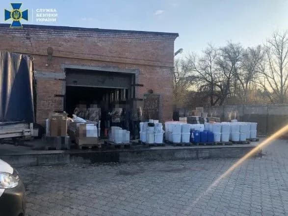 У Дніпрі викрили підпільне виробництво контрафактного кальянного тютюну на понад 8 млн грн