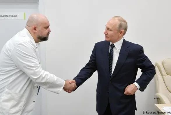 Головлікар лікарні в Москві, куди привозять більшість хворих на вірус, заявив про зараження