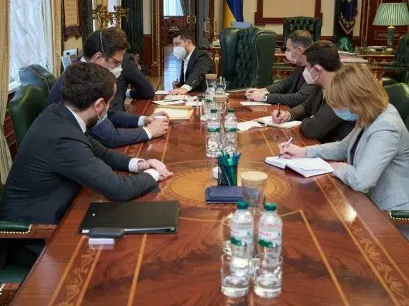 ОПУ: нову партію тестів на коронавірус розподіляють по областях