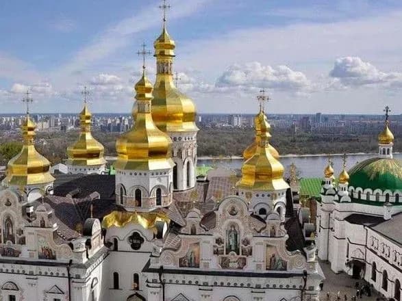 У Шепетівці підтвердили COVID-19 у чоловіка, який, ймовірно, інфікувався у Почаївській лаврі