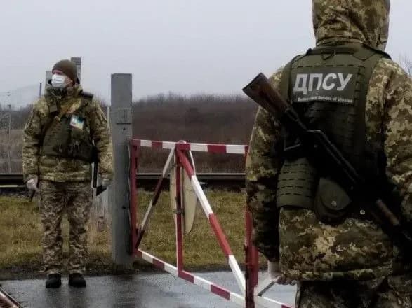 На границе за сутки пропустили всего более 10 тыс. человек