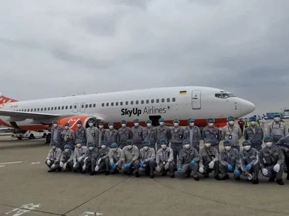 У КНР завантажили черговий літак із засобами медичного захисту для України