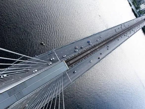 На декількох столичних мостах утворилися затори