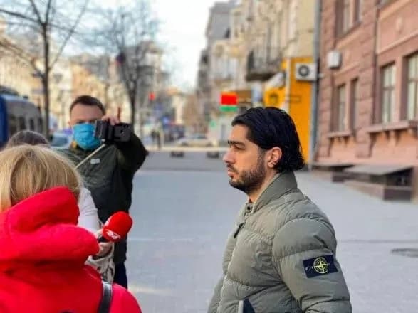 Відеозаписи з "братом Єрмака": нардеп Лерос прийшов на допит у ДБР