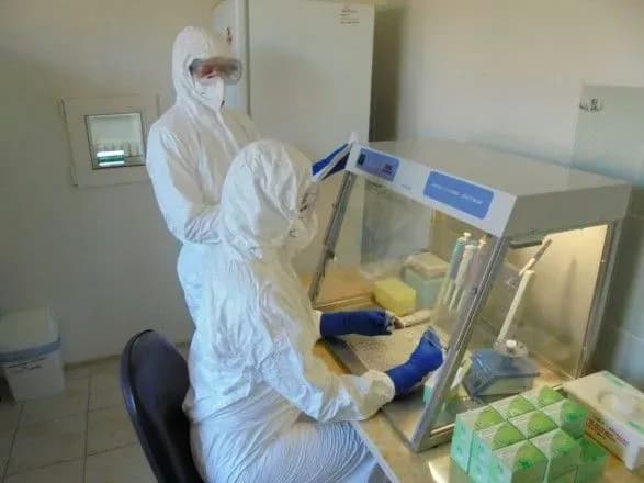 Тести є, а лабораторій нема: у МОЗ пообіцяли забезпечити області обладнанням для ПЛР-діагностики