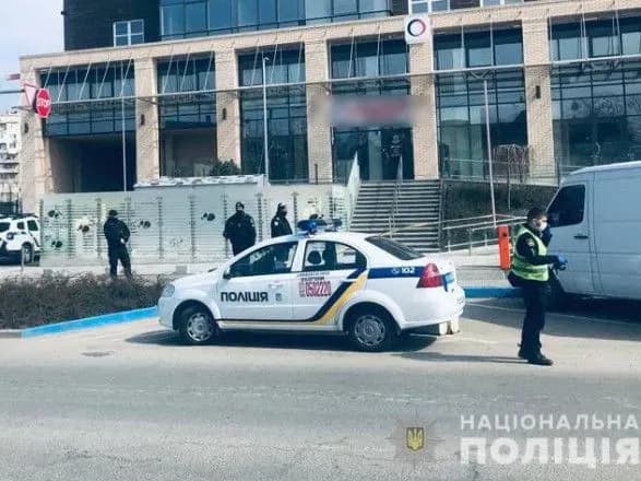 У Чернівцях серед вулиці застрелили чоловіка