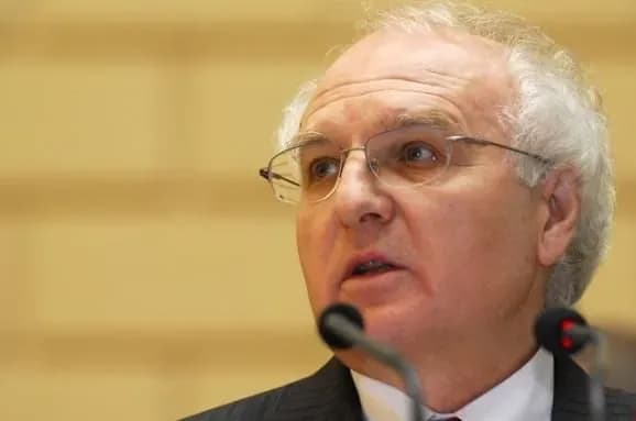 Прем’єр висловив співчуття у зв’язку зі смертю Івана Вакарчука