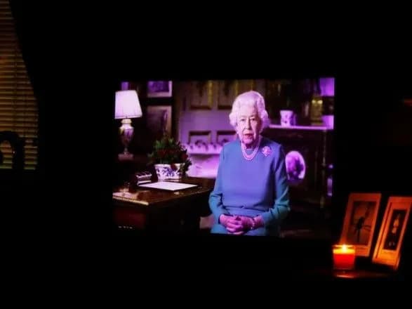 Єлизавета II виступила зі спеціальним зверненням до народу через епідемію коронавірусу