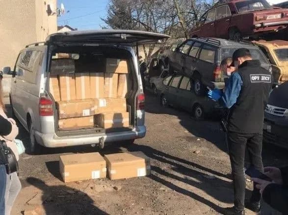 На Волині контрабандист під час втечі наїхав на поліцейського