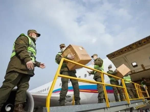 Зеленський анонсував прибуття ще 7 літаків із Китаю та Південної Кореї з ПЛР-тестами та апаратами ШВЛ