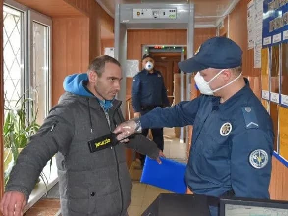 За три місяці до судових установ намагалися пронести майже 10 тисяч заборонених предметів