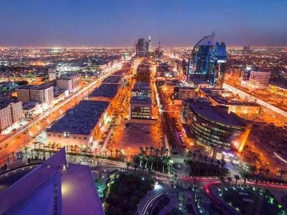 Саудівська Аравія ввела в ряді міст цілодобову комендантську годину через коронавірус