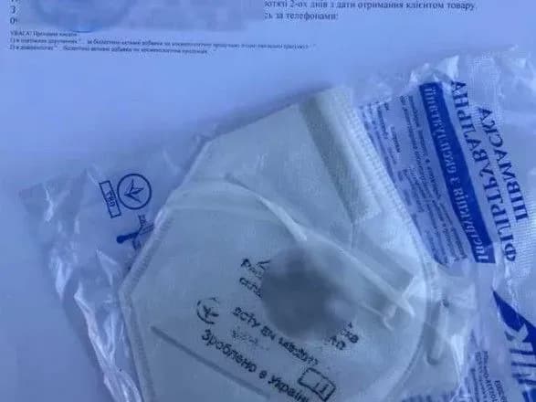 На Закарпатье разоблачили женщину, которая через соцсети мошенническим путем продавала маски