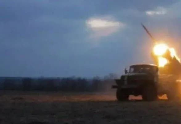 Бойовики висувають на підготовлені вогневі позиції заборонені "Гради" і гаубиці - розвідка
