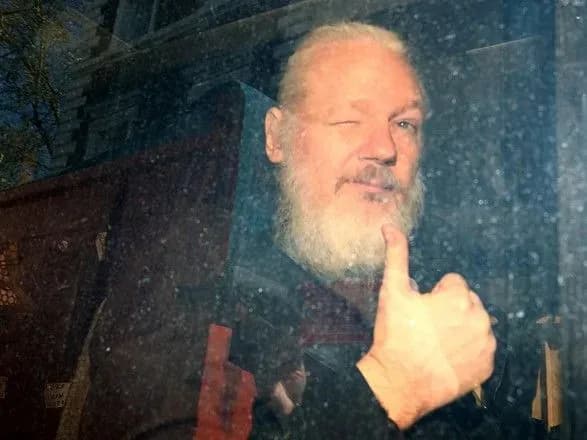 У засновника Wikileaks Ассанжа народилося двоє дітей, поки він ховався в посольстві Еквадору – ЗМІ