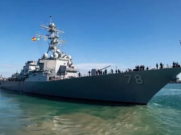 Ракетний есмінець ВМС США прямує до Чорного моря
