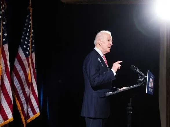 Байден представив свій план по зняттю санітарних обмежень в США