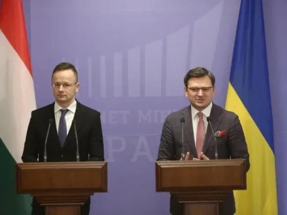 Кулеба обговорив з головою МЗС Угорщини пандемію COVID-19 та співпрацю