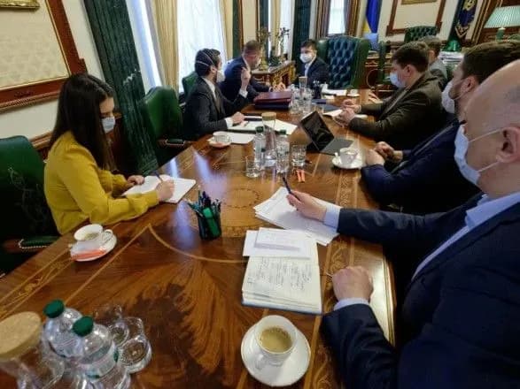 Нарада з протидії COVID-19 у Зеленського: обговорили поставки вітчизняних апаратів ШВЛ