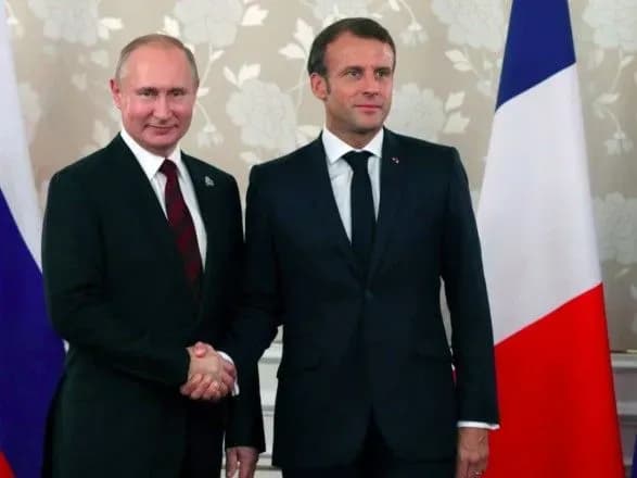 Макрон хоче переконати Путіна припинити ведення вогню у збройних конфліктах на час пандемії