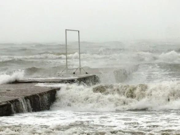 До акваторій Чорного та Азовського морів наближається шторм - ДСНС