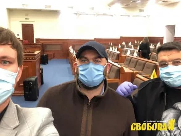 Свободівці вимагають замість піару Кличка витрачати бюджетні кошти на лікування киян