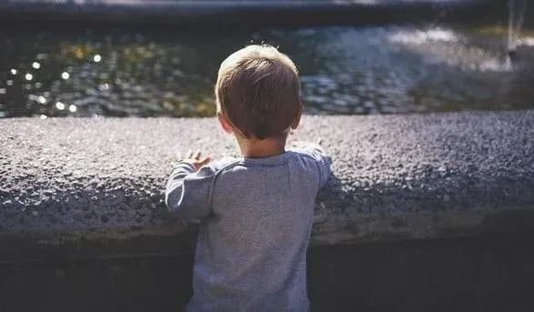 У ЮНІСЕФ стурбовані поверненням дітей з інтернатів до родин через карантин