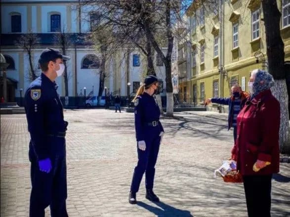 Правоохоронці зафіксували 19 порушень під час великодніх богослужінь