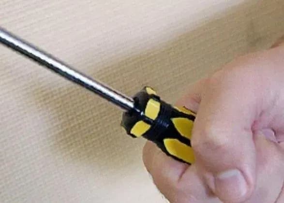 Во Львове мужчина нанес знакомой 20 ударов отверткой в грудь