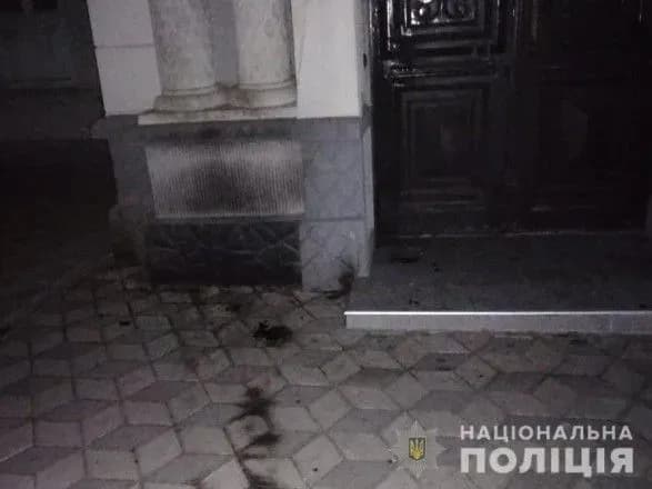 В Херсоне неизвестный бросил "коктейль Молотова" в здание иудейской религиозной общины