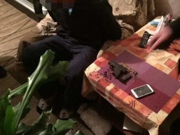 У Києві чоловік із вікна квартири стріляв у перехожих