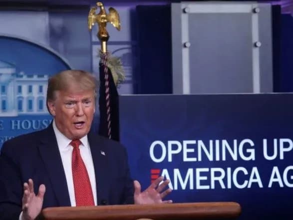 В США Трамп і лідери Конгресу домовилися про 500 млрд доларів для бізнесу і лікарень