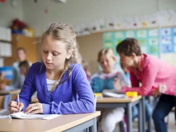 Освітяни розповіли, як вираховуватиметься семестрова оцінка у школах