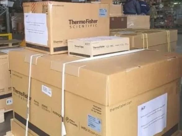 Ярославський домовився з Фуксом, щоб харківським медикам привезли 4 тис. костюмів біозахисту