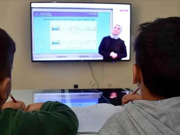 Туреччина вирішила залишити школи закритими до кінця травня