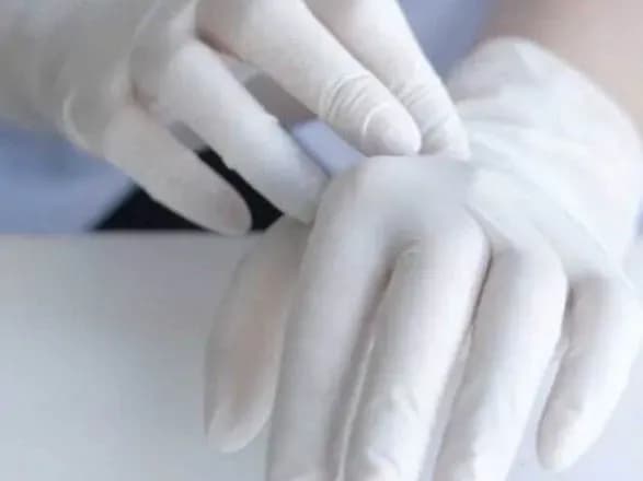 В Україна на COVID-19 захворіло вже 1 976 медиків та 672 дитини