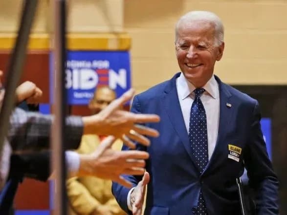 Байден відкинув звинувачення у сексуальному насильстві над своєю помічницею