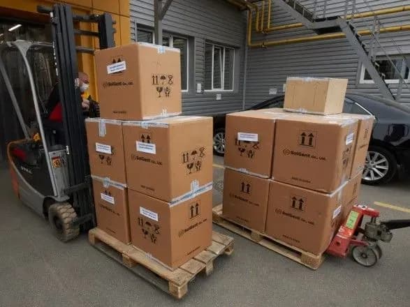 В Украине из Южной Кореи доставили еще 100 тыс. ПЦР-тестов на коронавирус