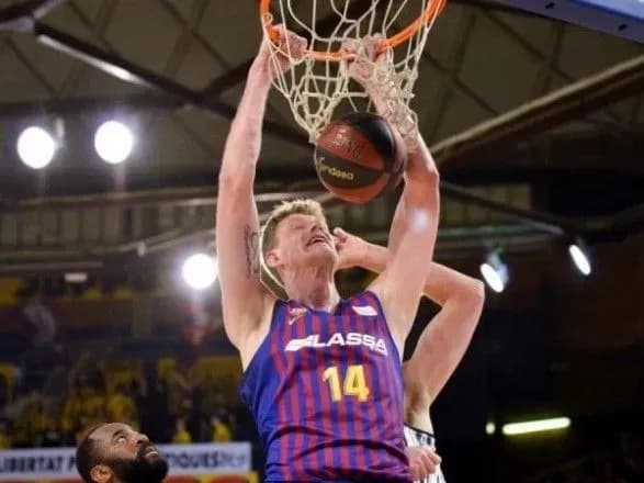 "Барселона" може віддати в оренду центрового збірної України