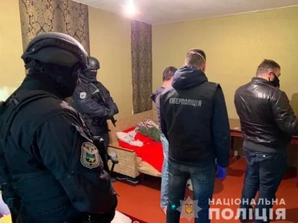 У ряді областей викрили групу інтернет-шахраїв, які ошукали українців на понад 3,5 млн гривень